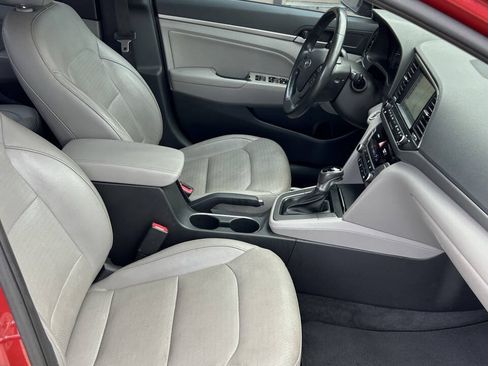 Used 2017 Hyundai Elantra Limited w/ Limited Tech Package 04 FWD image 16