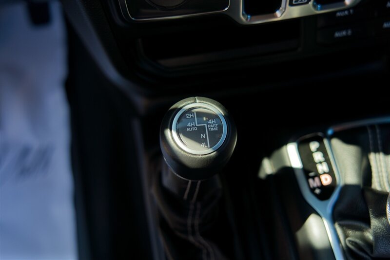 Used 2019 Jeep Wrangler Unlimited Sahara AWD/4WD image 38