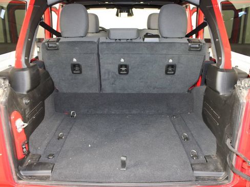 Used 2025 Jeep Wrangler Unlimited Sahara AWD/4WD image 17