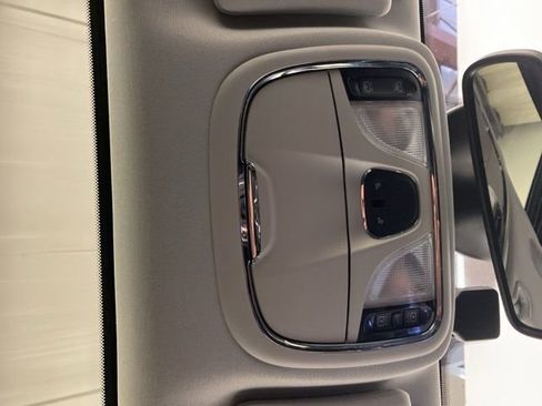 Used 2022 Jeep Cherokee Latitude Lux w/ Sun & Sound Group image 16