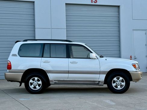 Used 2000 Toyota Land Cruiser w/ Convenience Pkg AWD/4WD image 2
