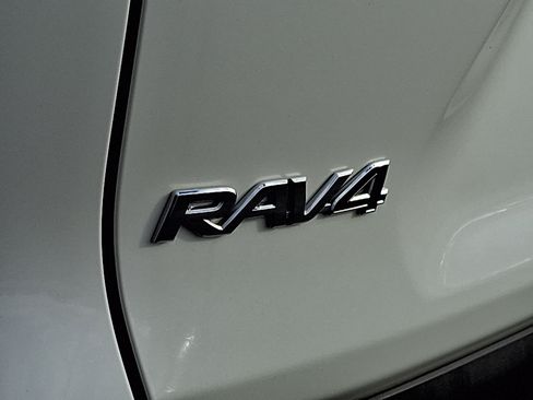 Used 2020 Toyota RAV4 Limited AWD/4WD image 30