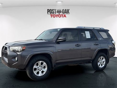 Used 2016 Toyota 4Runner SR5 image 3