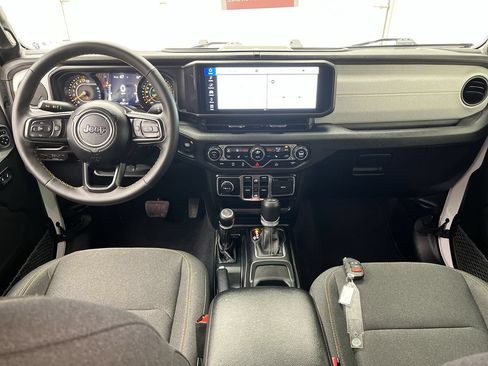 Used 2024 Jeep Wrangler Unlimited Sport AWD/4WD image 4