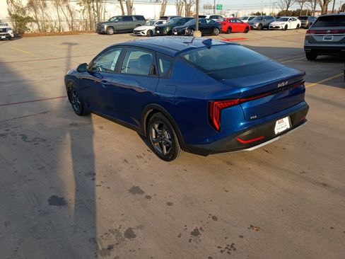 Used 2025 Kia K4 LXS image 12