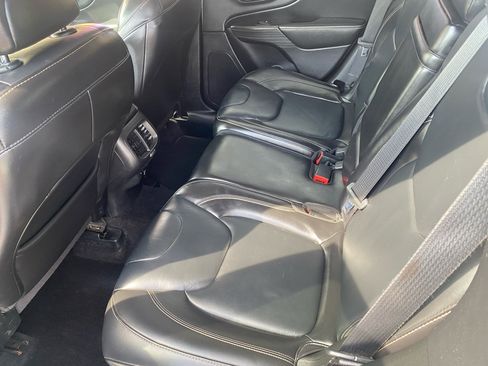 Used 2017 Jeep Cherokee Limited image 10