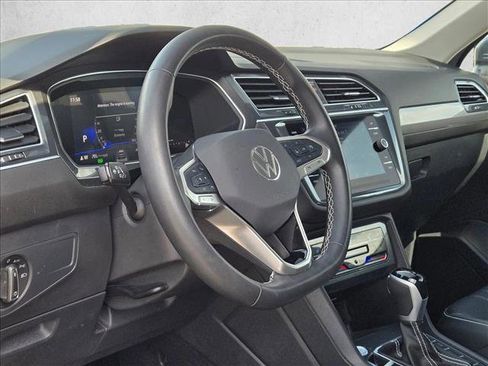 Used 2024 Volkswagen Tiguan SE image 10