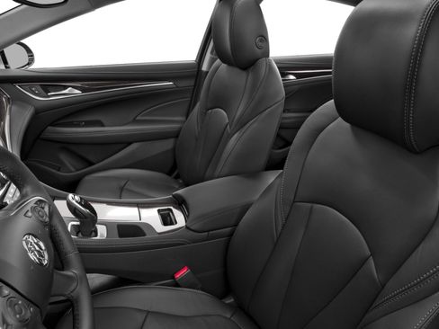 Used 2018 Buick LaCrosse Avenir image 6