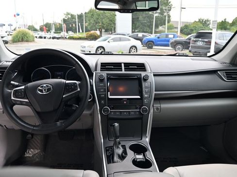 Used 2017 Toyota Camry XLE w/ Moonroof Package FWD image 21