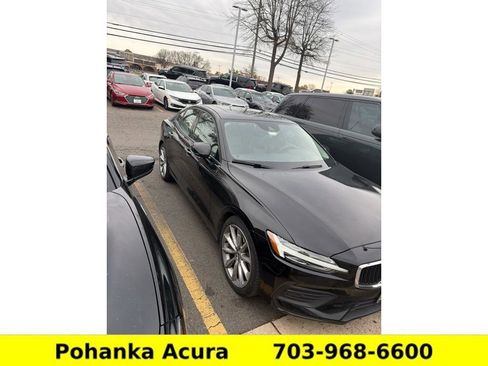 Used 2020 Volvo S60 T6 Momentum image 3