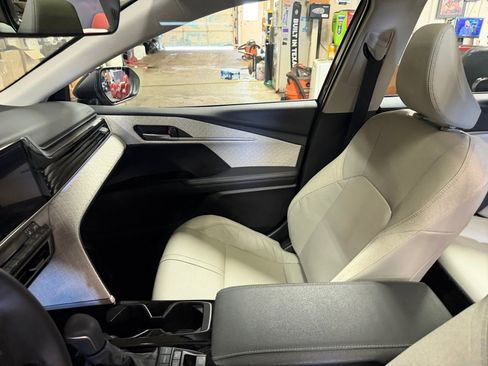 Used 2025 Toyota Camry XLE image 32