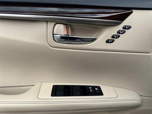 Used 2014 Lexus ES 350 w/ Luxury Package image 18