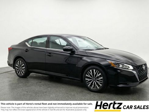 Used 2025 Nissan Altima 2.5 SV image 1