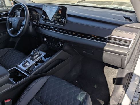 Used 2023 Mitsubishi Outlander SEL AWD/4WD image 30