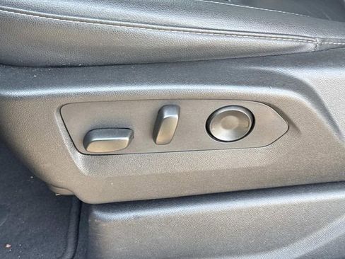 Used 2024 Chevrolet Suburban LT image 29