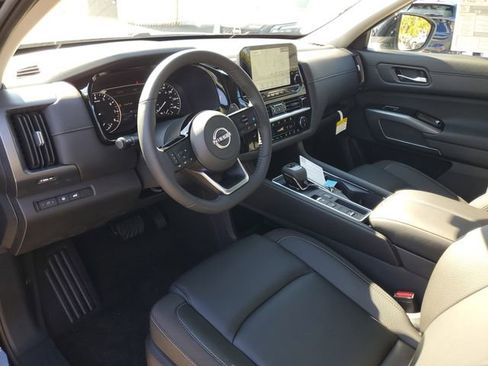 New 2025 Nissan Pathfinder SL image 7