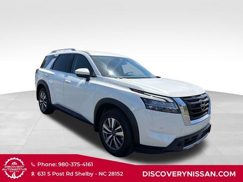 Certified 2024 Nissan Pathfinder SL FWD image 4