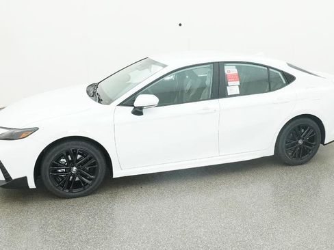 New 2026 Toyota Camry SE image 5