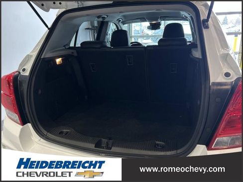 Used 2022 Chevrolet Trax LT w/ LT Convenience Package image 10