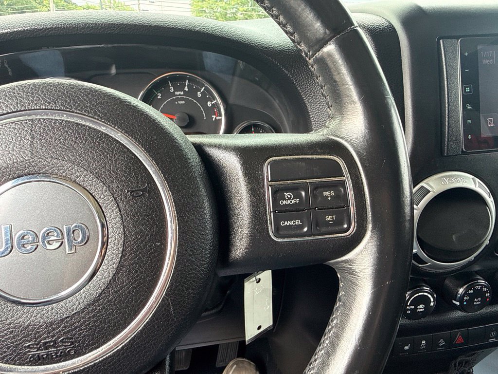 Used 2014 Jeep Wrangler Unlimited Rubicon w/ Connectivity Group AWD/4WD image 25