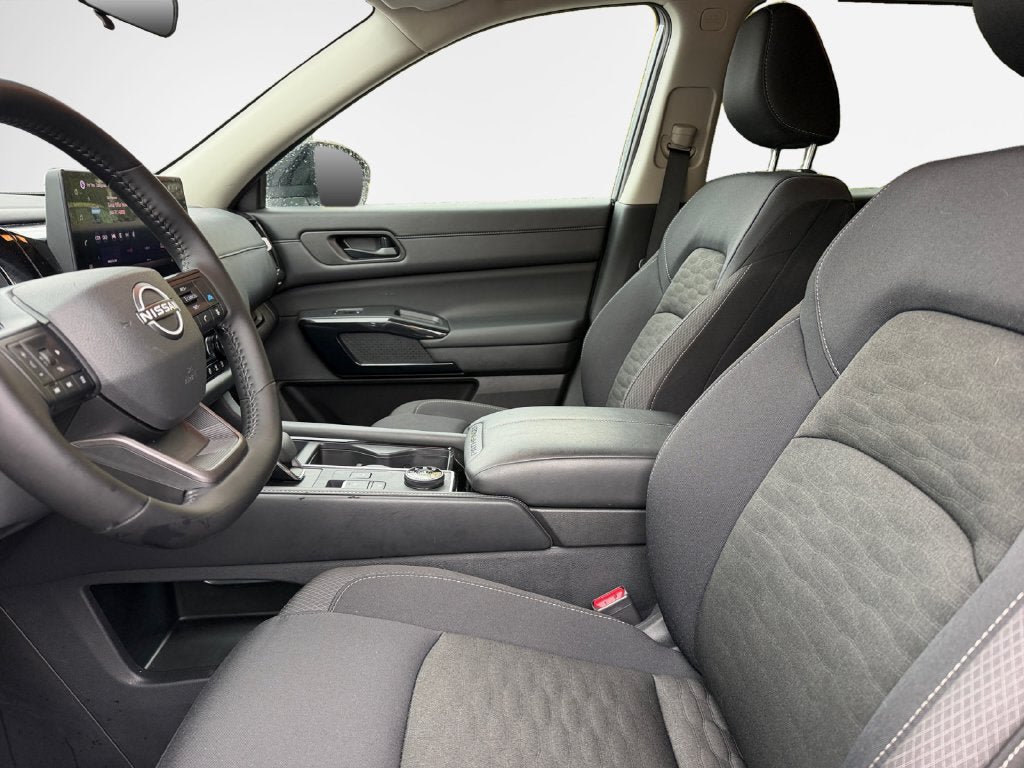 Used 2026 Nissan Pathfinder SV AWD/4WD image 12