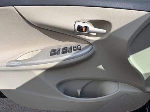 Used 2011 Toyota Corolla LE FWD image 11
