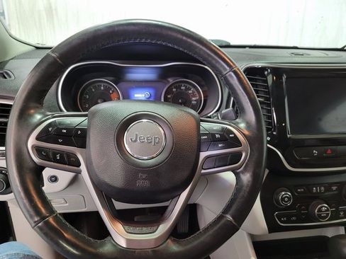 Used 2019 Jeep Cherokee Limited image 30