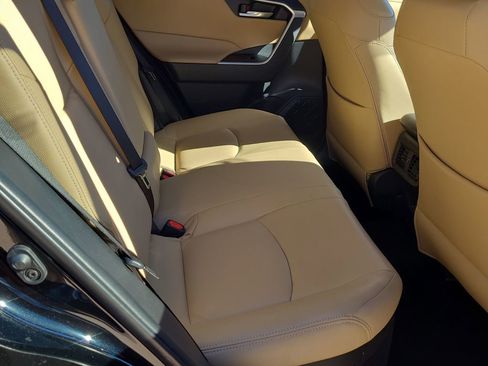 Used 2022 Toyota RAV4 XLE image 18