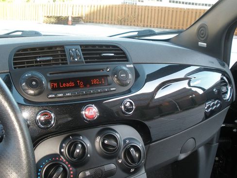 Used 2012 FIAT 500 Sport w/ Safety & Sound Pkg FWD image 32