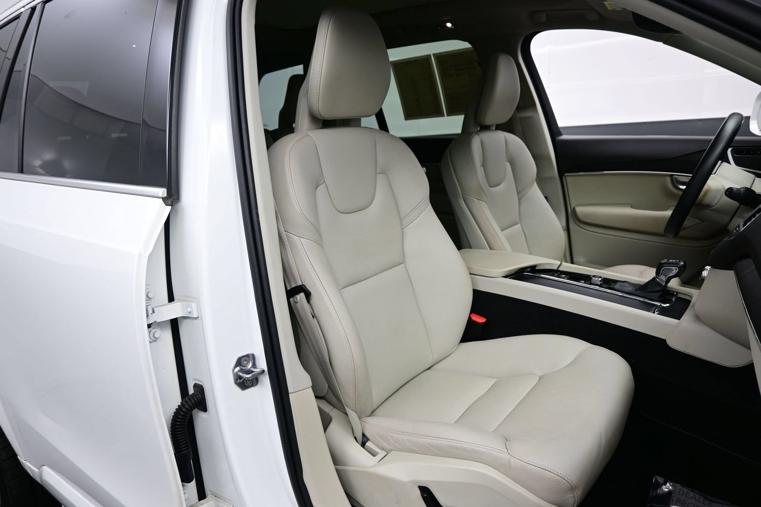 Used 2020 Volvo XC90 T6 Momentum w/ Protection Package Premier AWD/4WD image 14