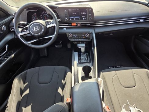 Used 2023 Hyundai Elantra SEL image 11