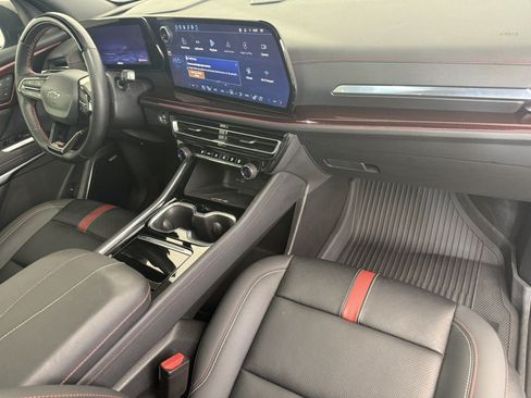 Used 2025 Chevrolet Traverse RS AWD/4WD image 11