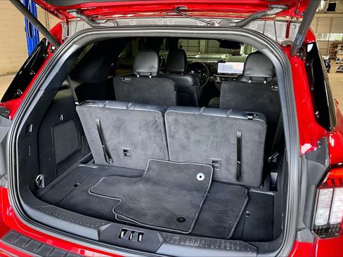 Used 2025 Ford Explorer ST-Line w/ Premium Package RWD image 32