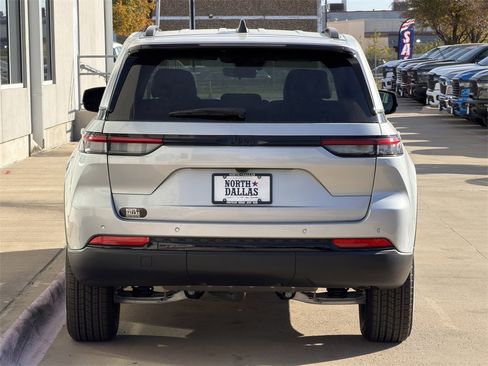 New 2025 Jeep Grand Cherokee Altitude image 6