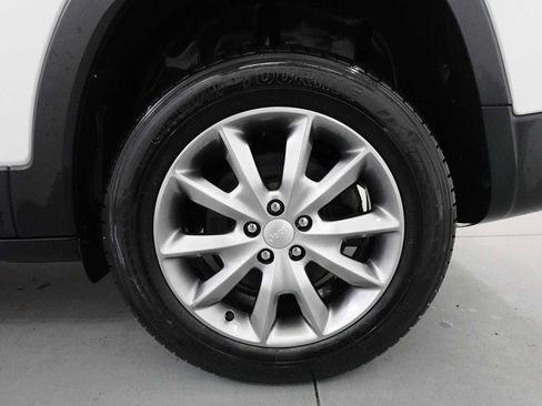 Used 2018 Jeep Cherokee Limited AWD/4WD image 9