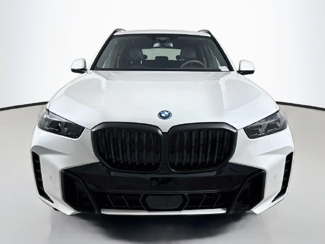 New 2026 BMW X5 xDrive50e w/ M Sport Package AWD/4WD image 2