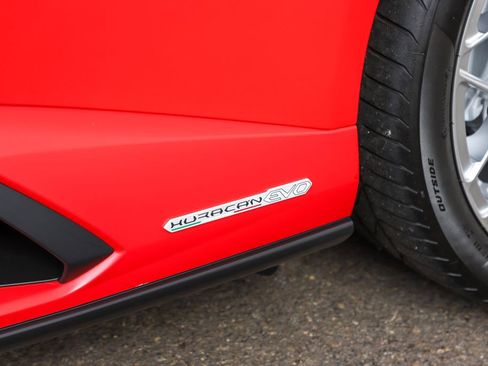 Used 2024 Lamborghini Huracan EVO AWD/4WD image 39