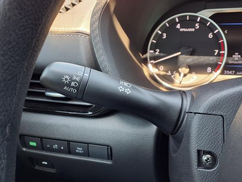 Used 2025 Nissan Sentra SV FWD image 23