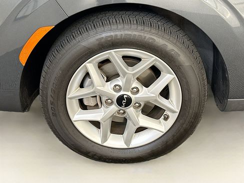 Used 2025 Kia Soul LX w/ LX Technology Package FWD image 34