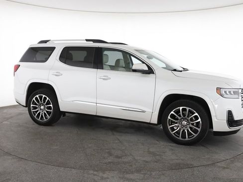Used 2022 GMC Acadia Denali w/ Denali Technology Package FWD image 15