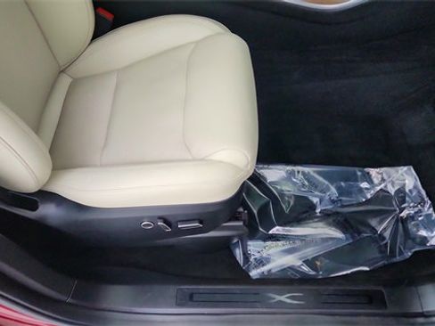 Used 2024 Tesla Model X image 22