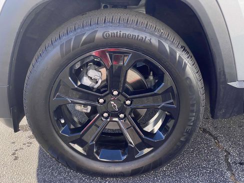 Used 2025 Chevrolet Equinox LT w/ Midnight Edition image 12