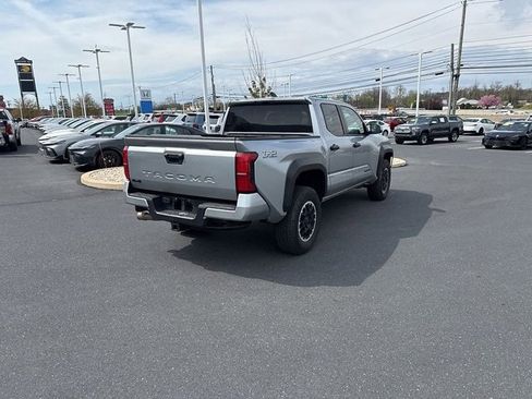 Certified 2024 Toyota Tacoma TRD Off-Road image 7