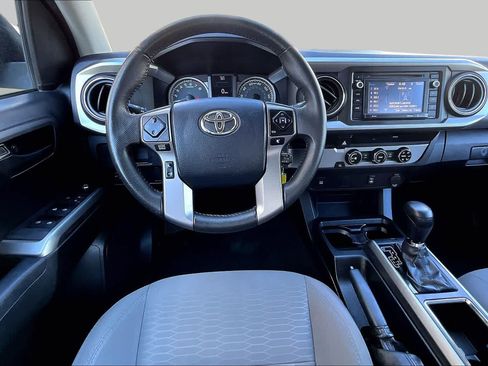 Used 2017 Toyota Tacoma SR5 RWD image 5