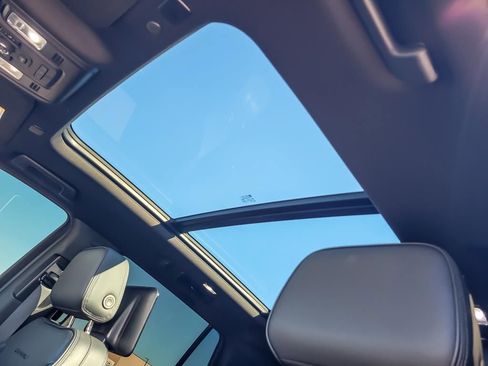 Used 2021 GMC Yukon Denali image 11