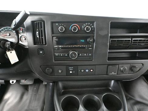Used 2017 Chevrolet Express 3500 image 32
