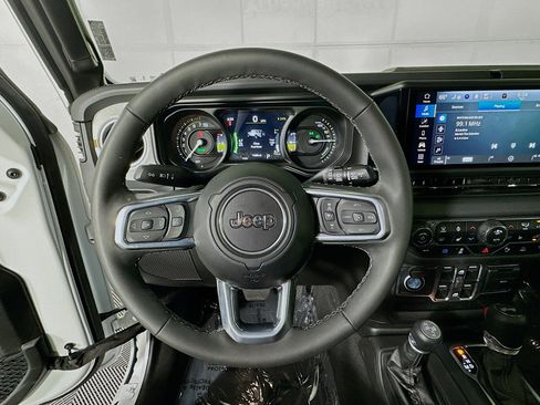 Used 2025 Jeep Wrangler Sahara w/ Safety Group image 15