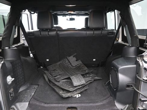 Used 2014 Jeep Wrangler Unlimited Sahara image 30