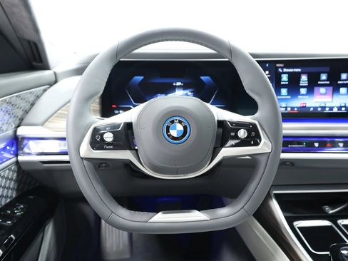 Used 2023 BMW i7 xDrive60 AWD/4WD image 24