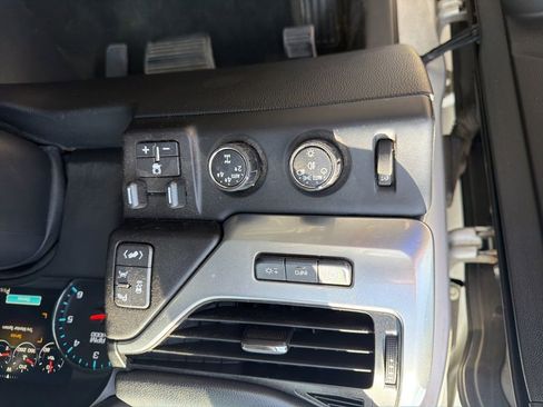 Used 2016 Chevrolet Suburban LTZ AWD/4WD image 31